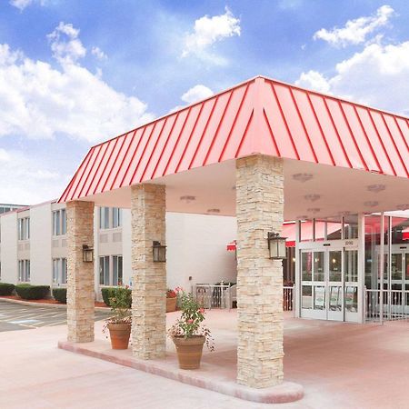 Ramada Plaza By Wyndham Chicago North Shore Wheeling Exterior photo