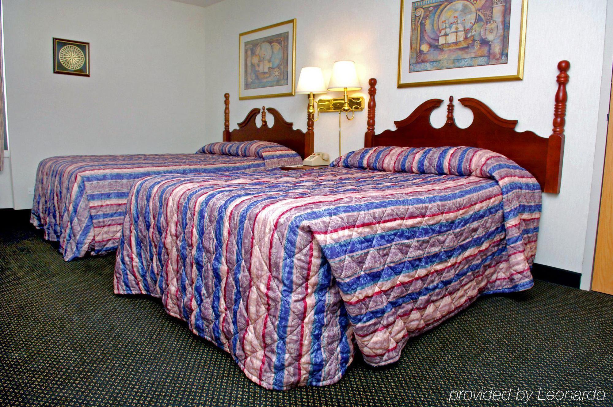 Ramada Plaza By Wyndham Chicago North Shore Wheeling Room photo