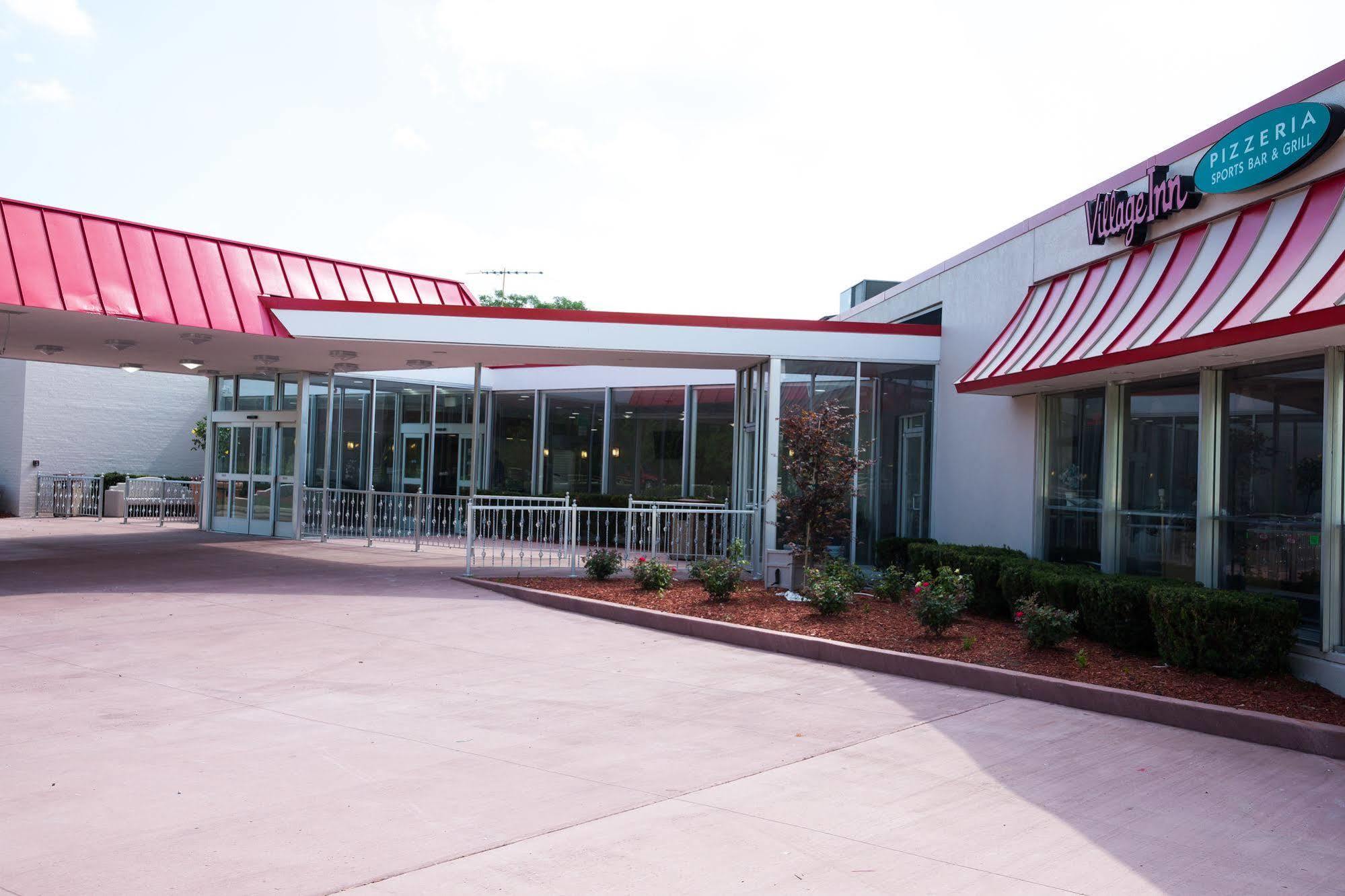 Ramada Plaza By Wyndham Chicago North Shore Wheeling Exterior photo