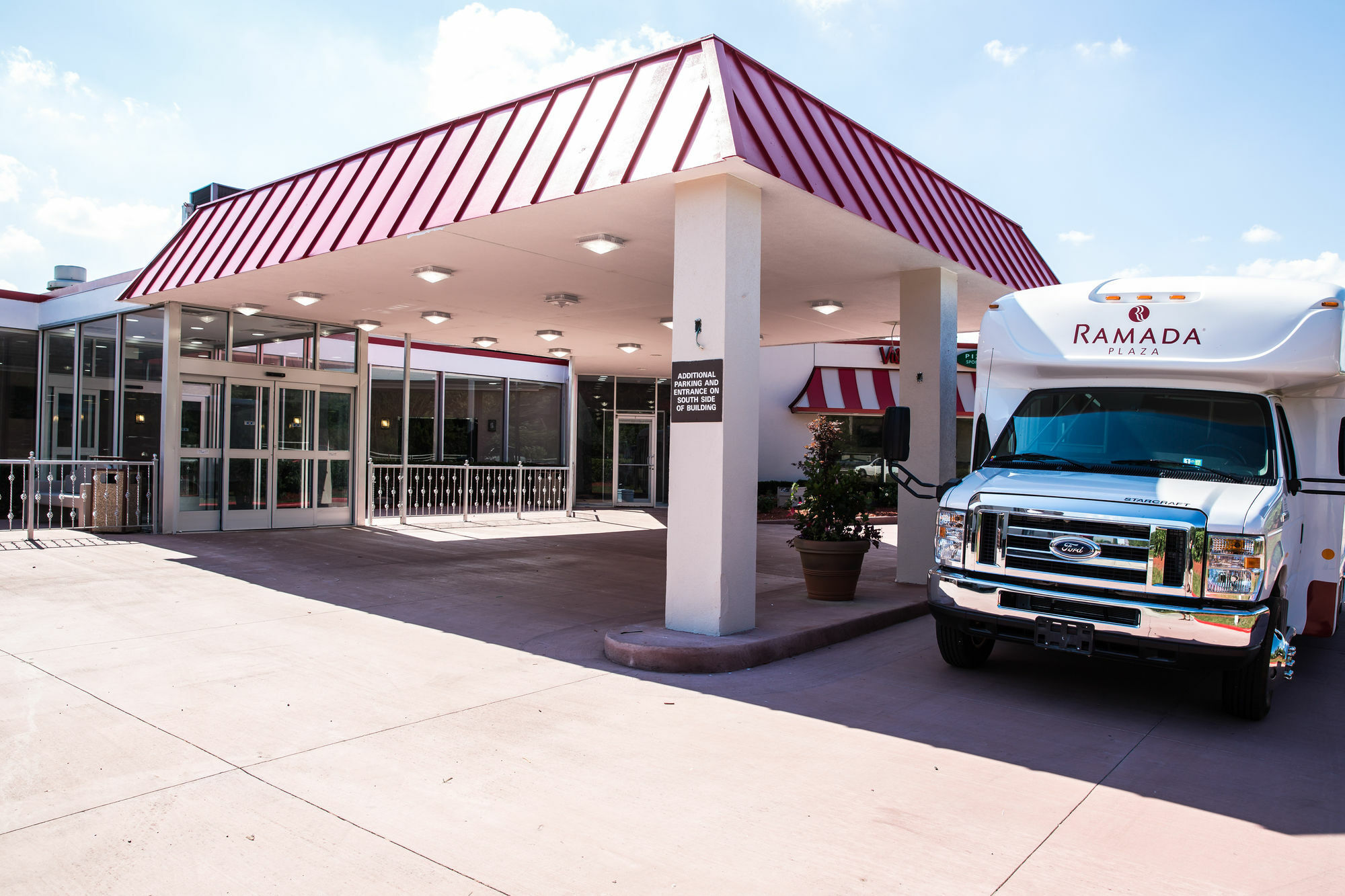 Ramada Plaza By Wyndham Chicago North Shore Wheeling Exterior photo